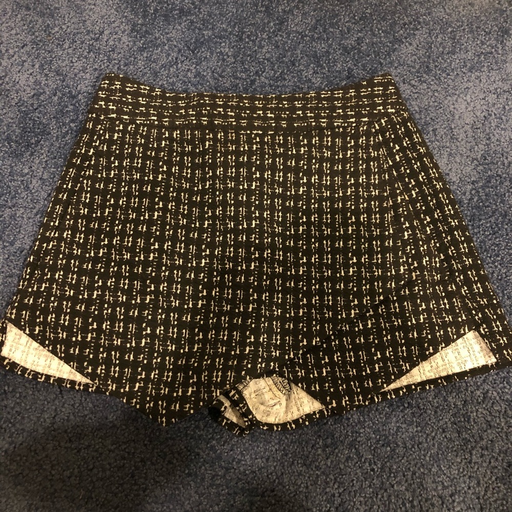 Aqua black and white tweed like envelope skort